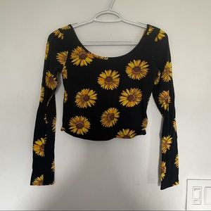 🌹✨ Sunflower Crop Top
